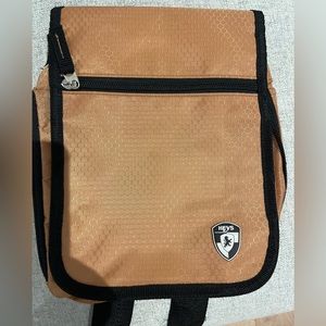 HEYS Travelmate Crossbody Belt Bag Travel Utility Camping Hiking Recycled nwot